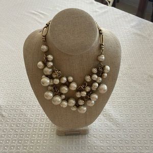 Daphnis pearl necklace